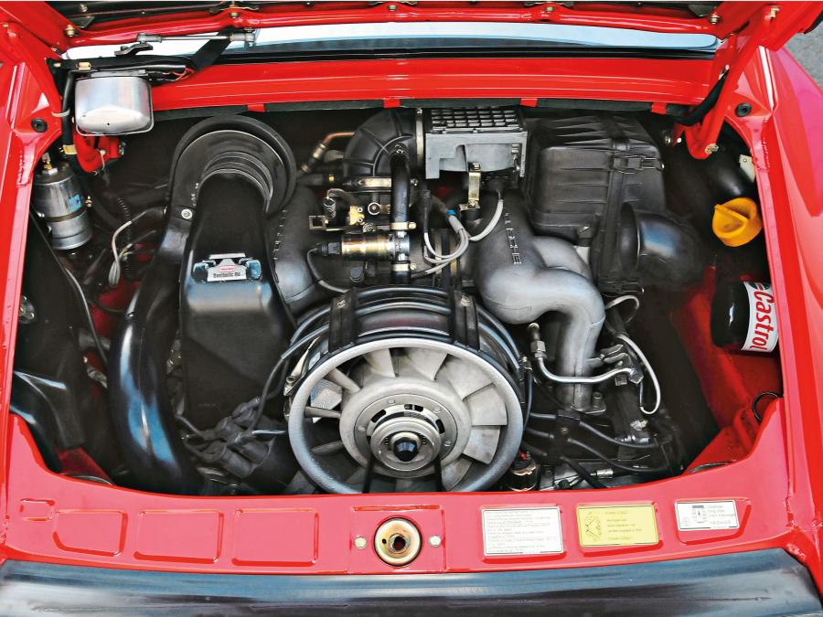 Моторный отсек Porsche 911 Carrera 3.2 Coupe (911) 1984 года  (фото 13 из 17)